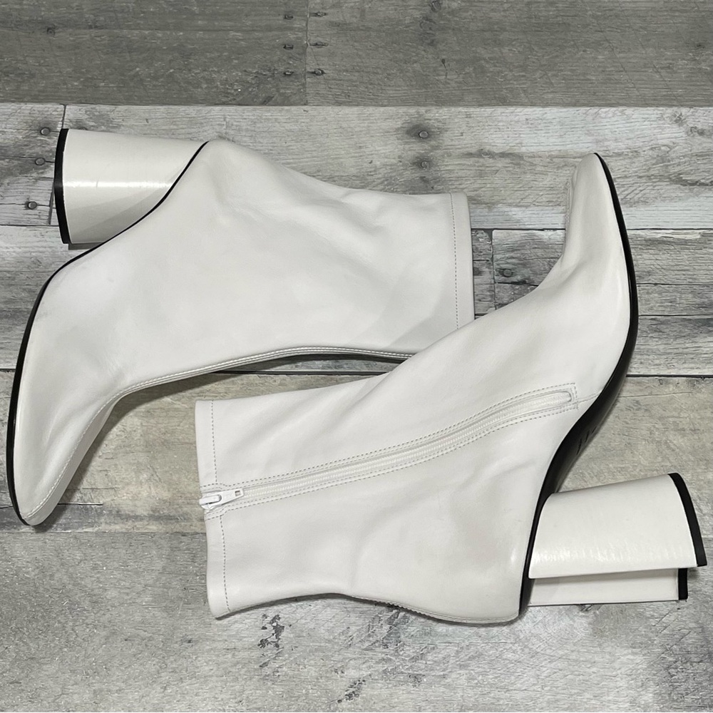 BALENCIAGA Glove Women’s Bootie - White - Size - 10 .US / 40 .EU - Picture 8 of 13